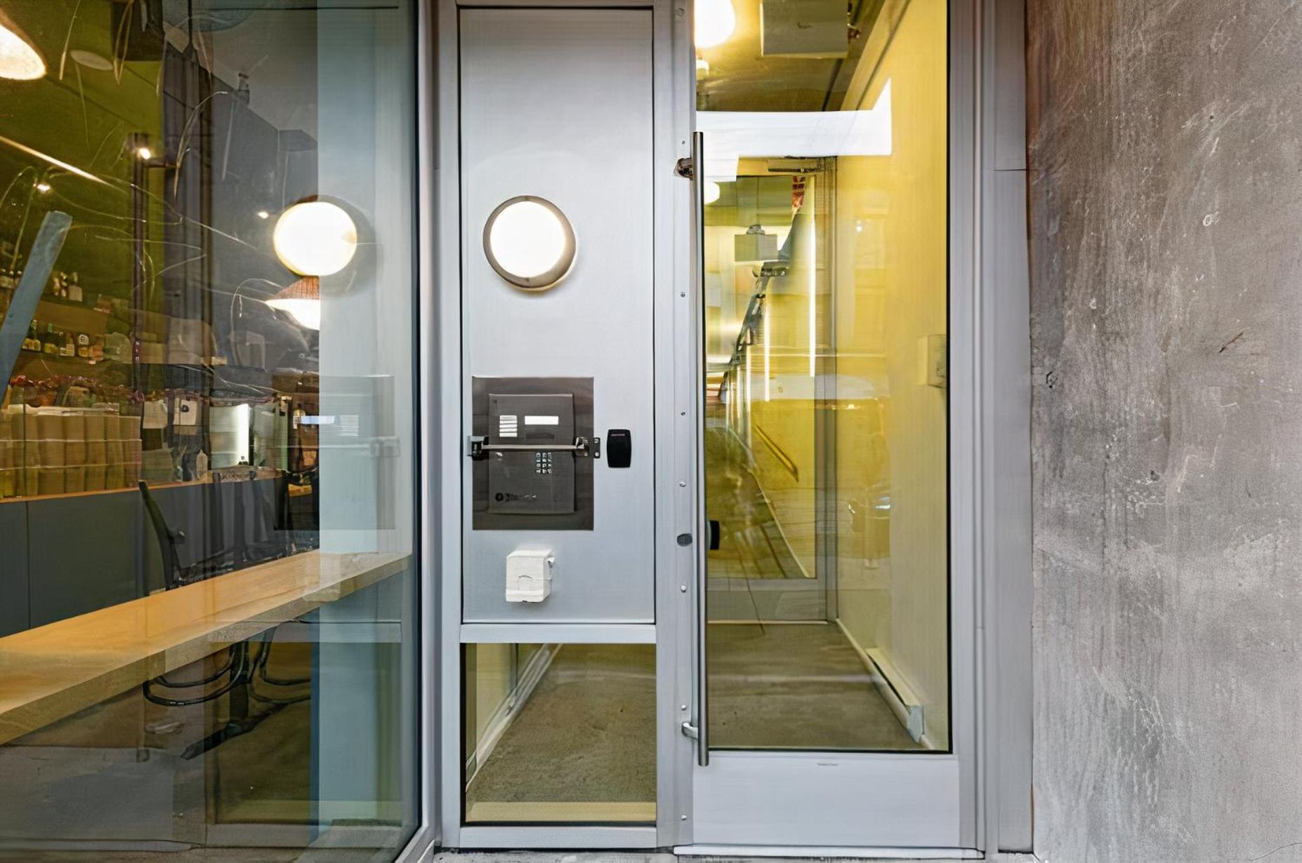 Modern, Bright & Central 1-Bed Downtown Apt Close To Rogers Arena Vancouver Exterior foto